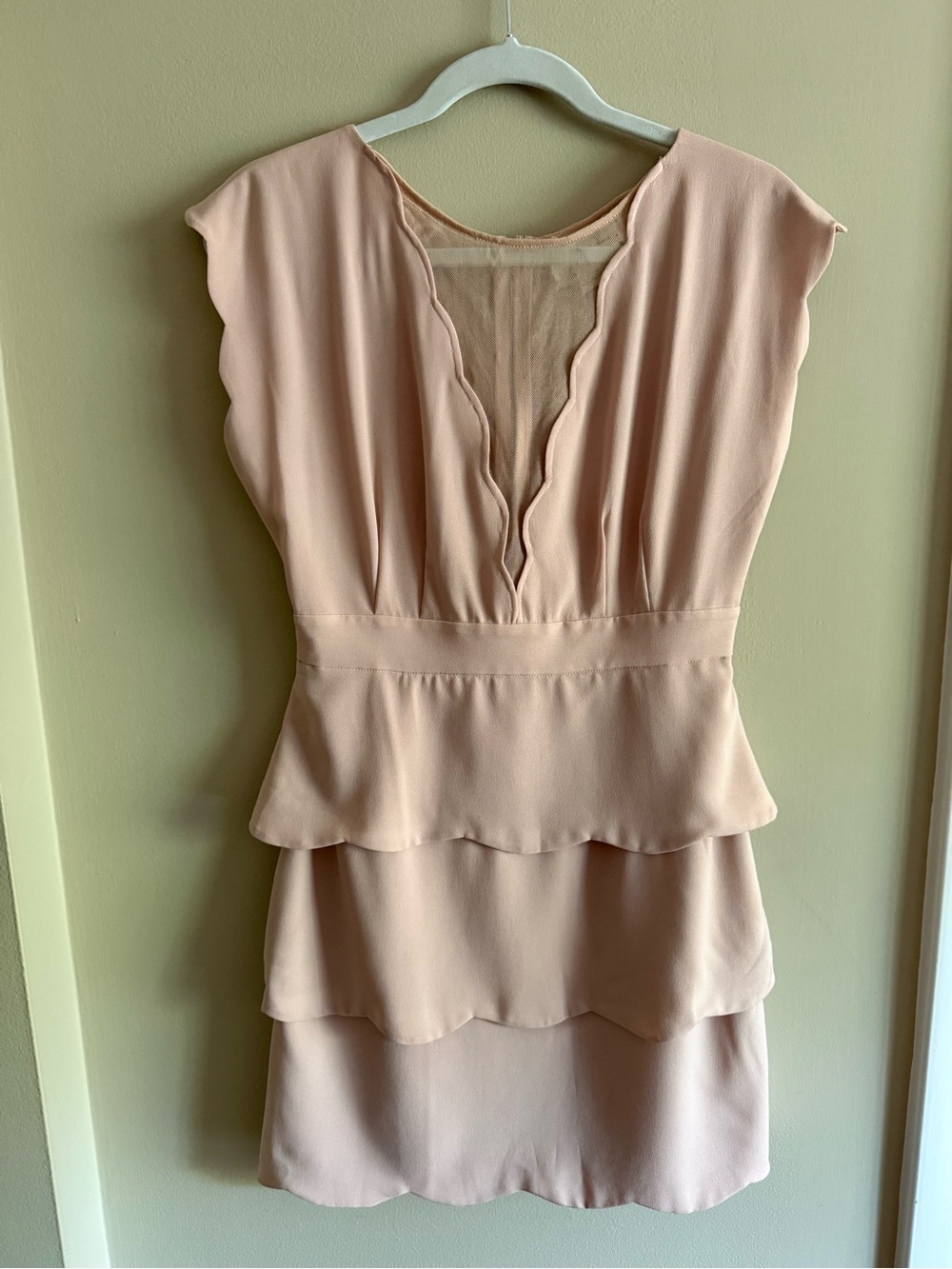 Coincidence & Chance Blush Scalloped Tiered Peplum Dress size 6